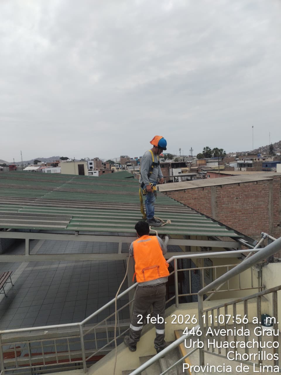 Techo metálico en instalación