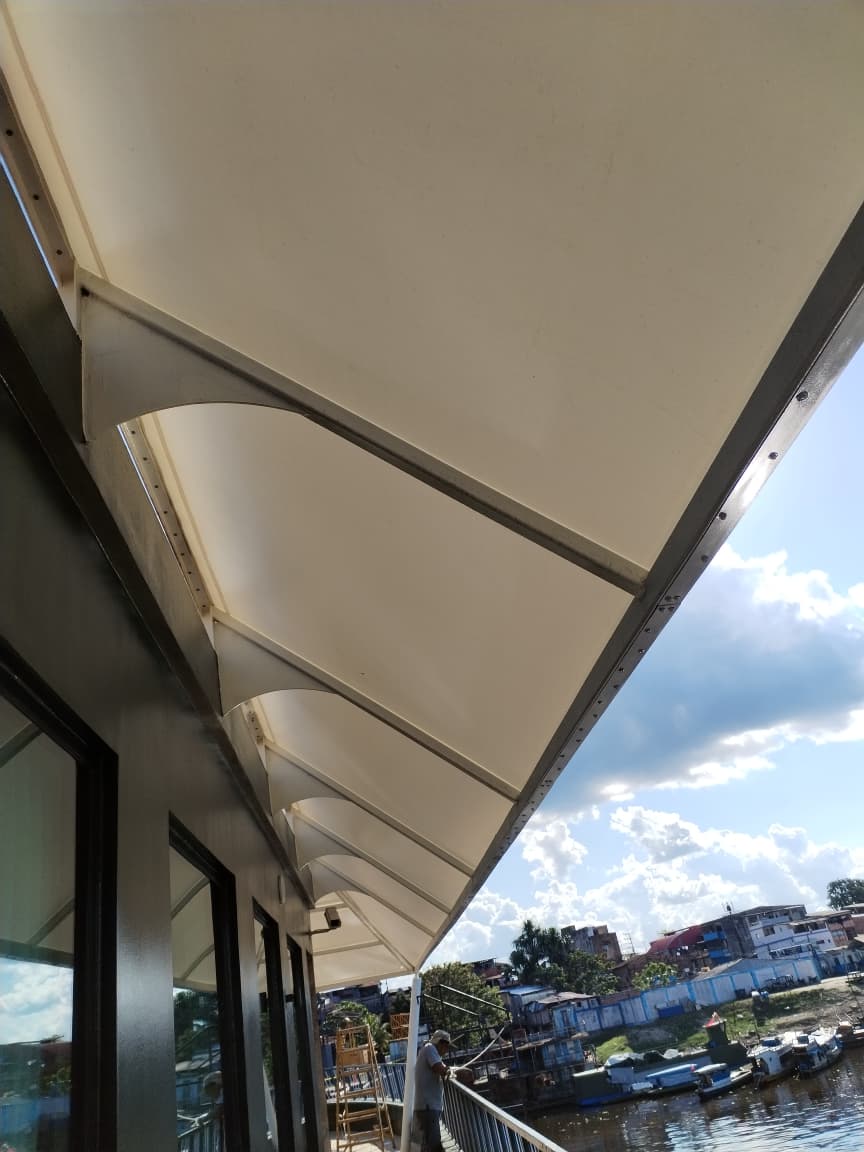 Toldo y cobertura de membrana